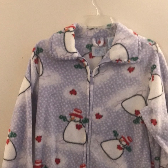 Robe - Picture 2 of 4